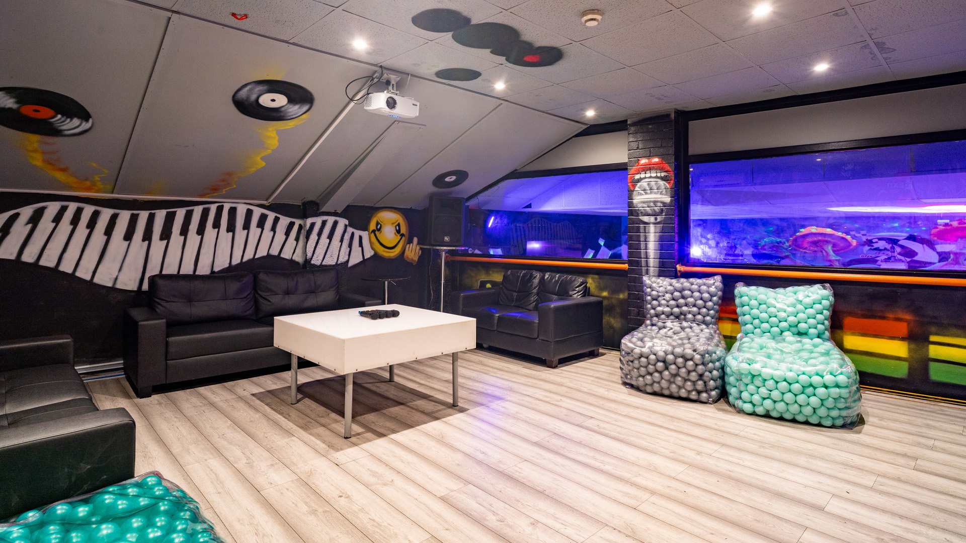 Breakout lounge